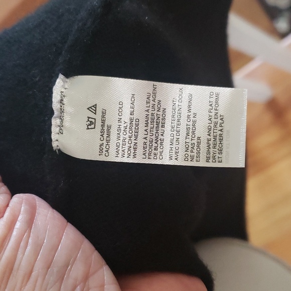 NWT- 100% CASHMERE SAKS FIFTH AVE BLACK SWEATER. XL - Picture 6 of 9